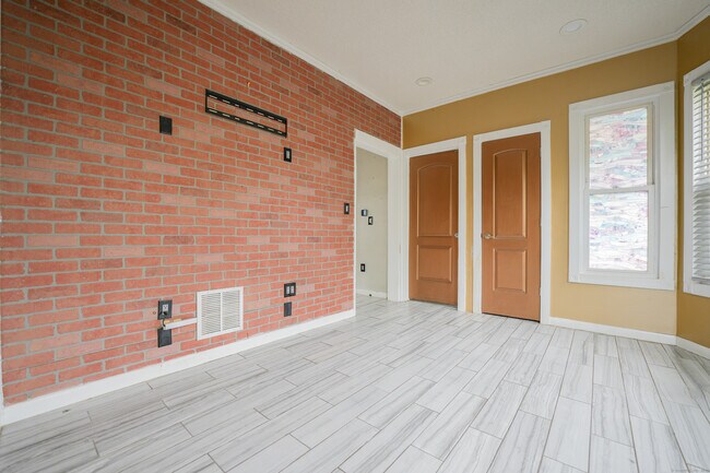 Building Photo - 134 Gorham Ave
