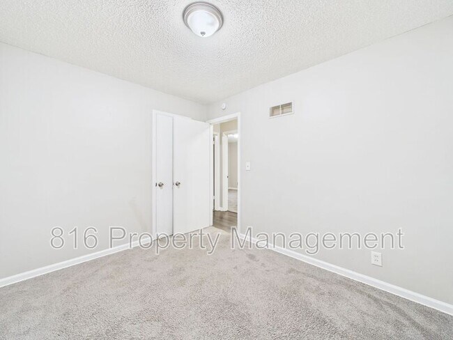 Building Photo - 10000 Fremont Ave