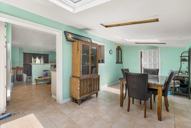 Building Photo - 2380 Middleton Ct