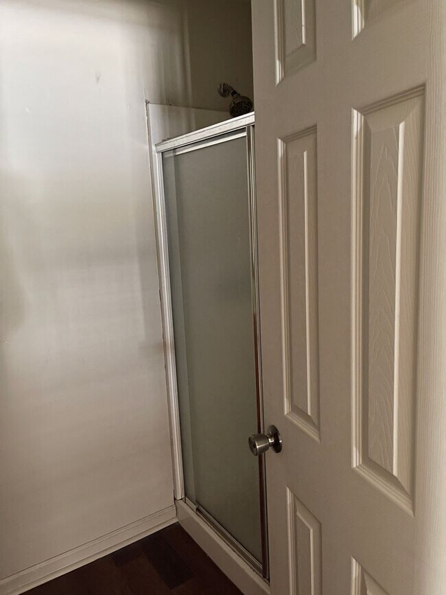 Building Photo - Newly Updated Midtown Beauty!