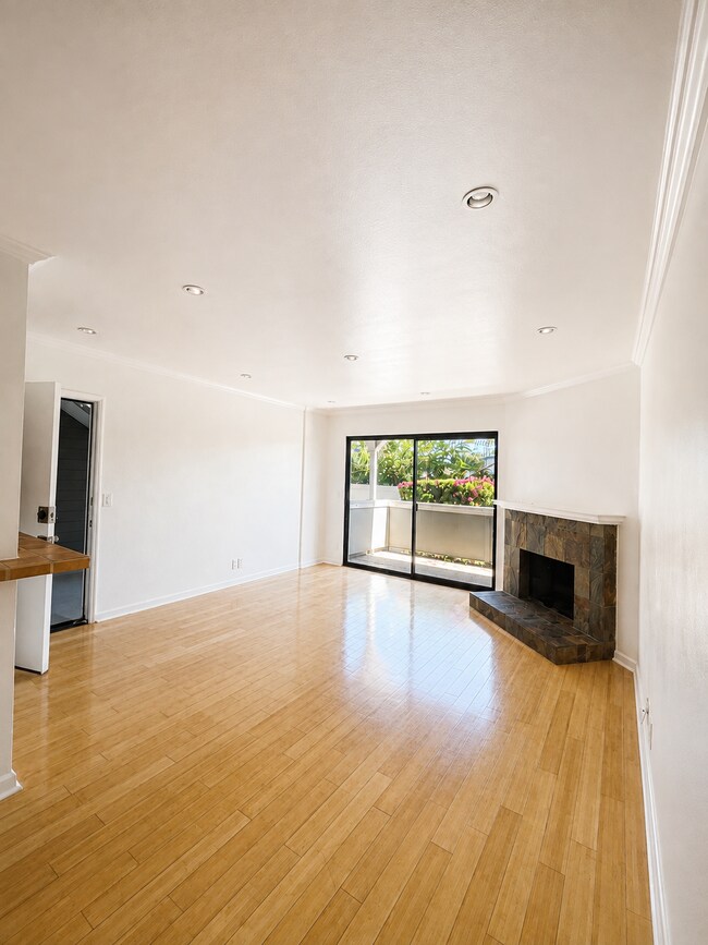 Building Photo - 7307 Haskell Ave