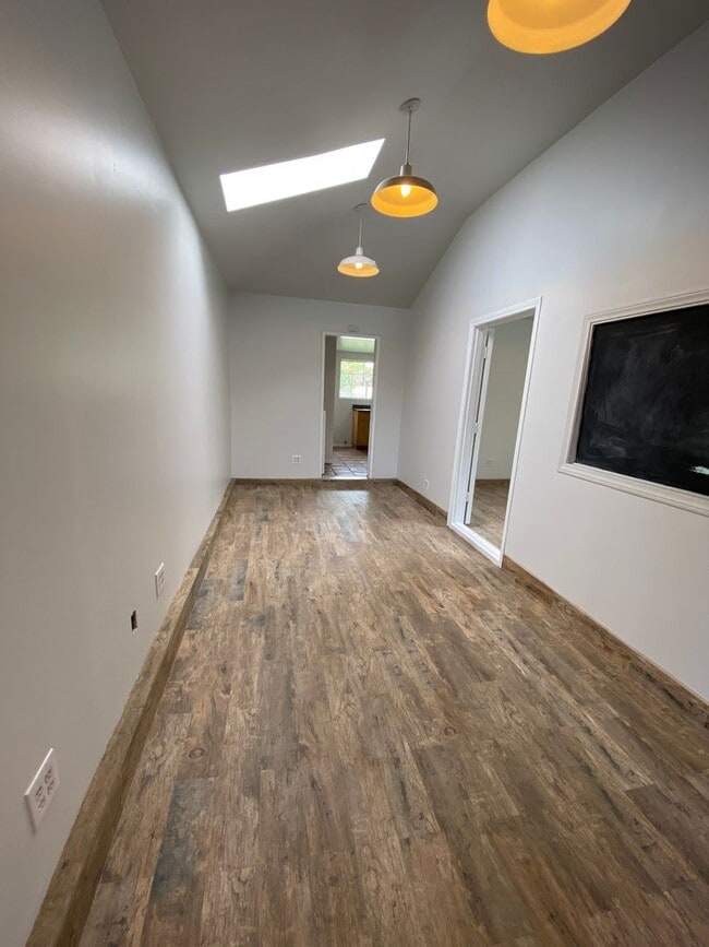 Building Photo - Tarzana Lifestyle: Elegant Home with Pool,...