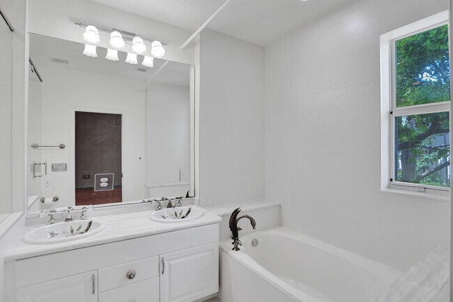 Building Photo - 1900 Oceanwalk Ln