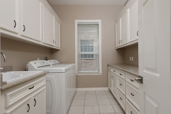 Building Photo - 14 Graceful Elm Ct