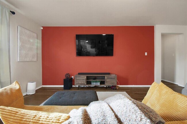 Building Photo - 18205 Topsail St