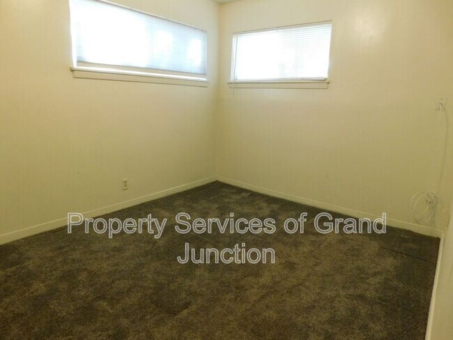 Building Photo - 1364 Elm Ave