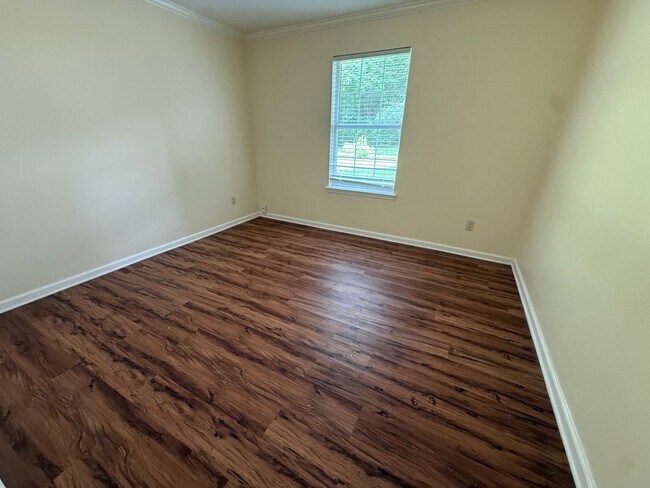 Building Photo - 3913 Hobbs Dr