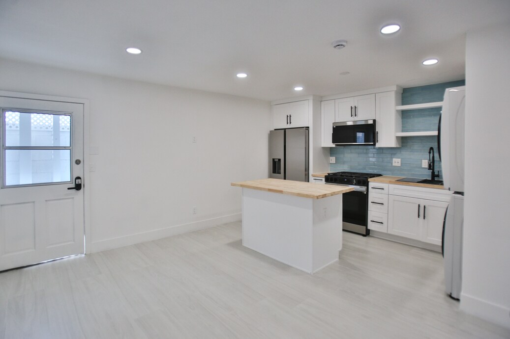 Building Photo - 17165 Pacific Coast Hwy