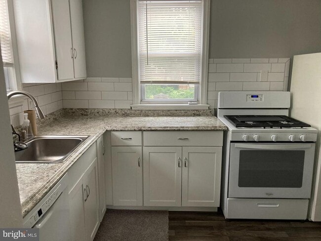 Building Photo - 254 Wyoming Ave