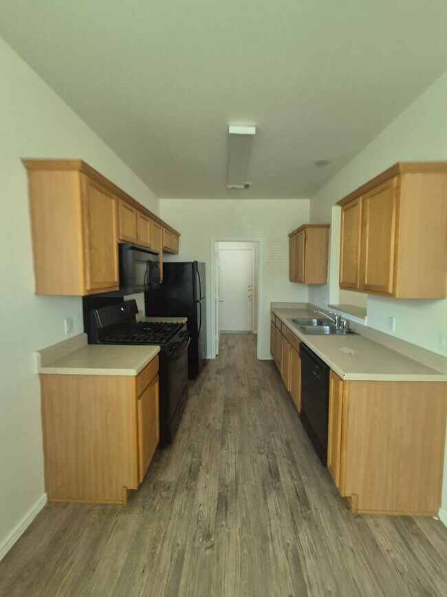 Building Photo - Spacious 3 bd home in a wonderful community.