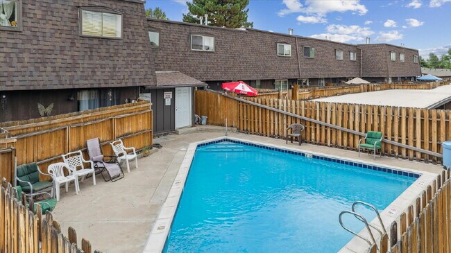 Building Photo - Pet-friendly 2 bed/2.5 bath Lakewood townhome - Available Now!