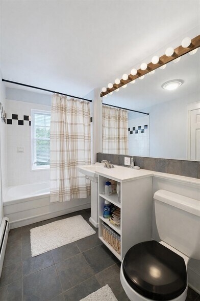 Building Photo - 26 Watson St