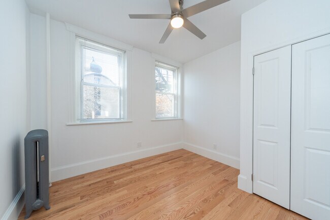 Building Photo - 151 Park Dr