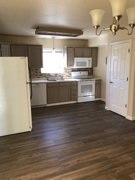 Building Photo - 778 Century Ln