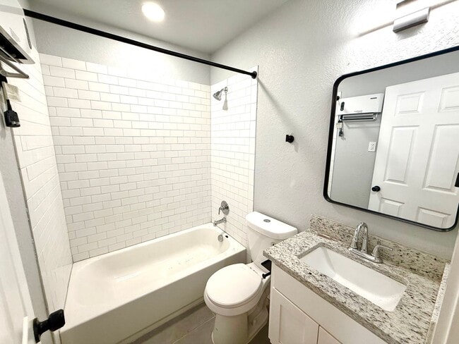 Building Photo - 2630 Observation Dr