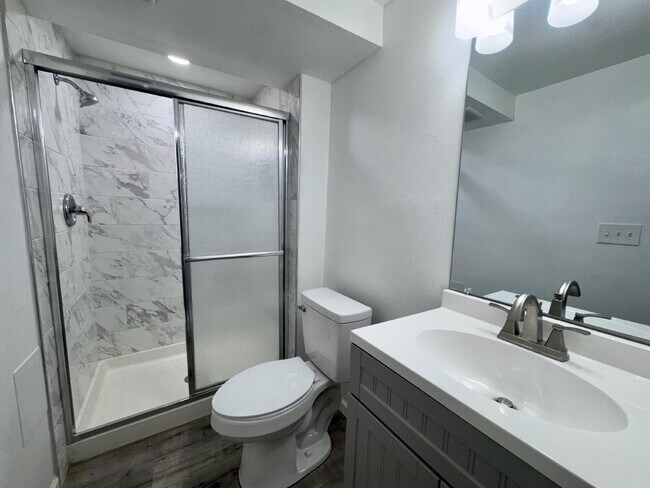 Building Photo - 2507 Rainbow Dr