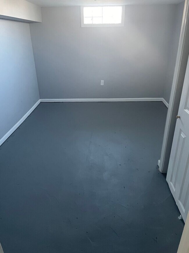 Building Photo - Brick Home with 2 Bathrooms