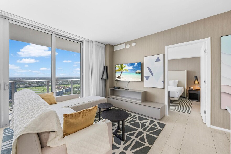 Building Photo - 4010 S Ocean Dr