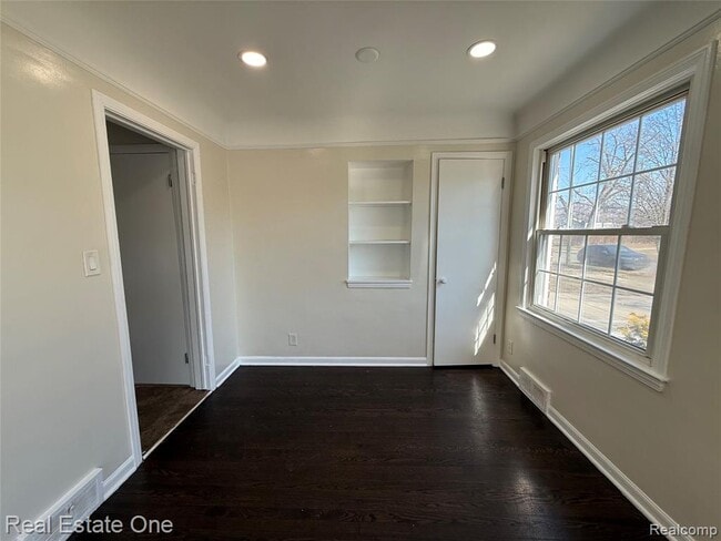 Building Photo - 6991 Colonial St