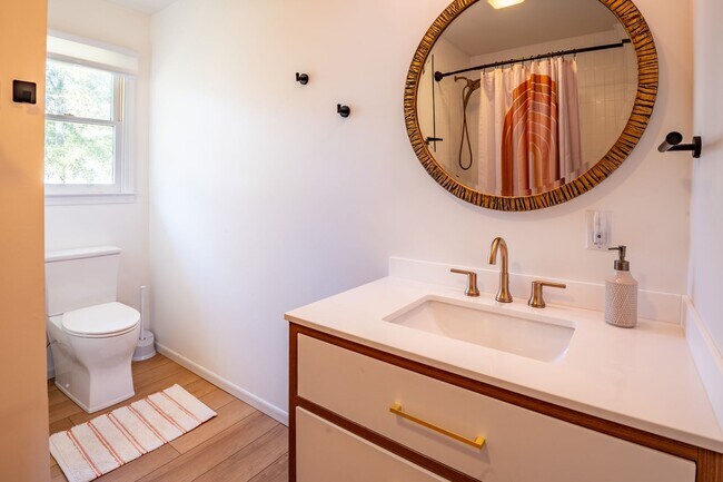 Building Photo - BEACH HOME NOW AVAILABLE-SHORT OR LONG-TERM