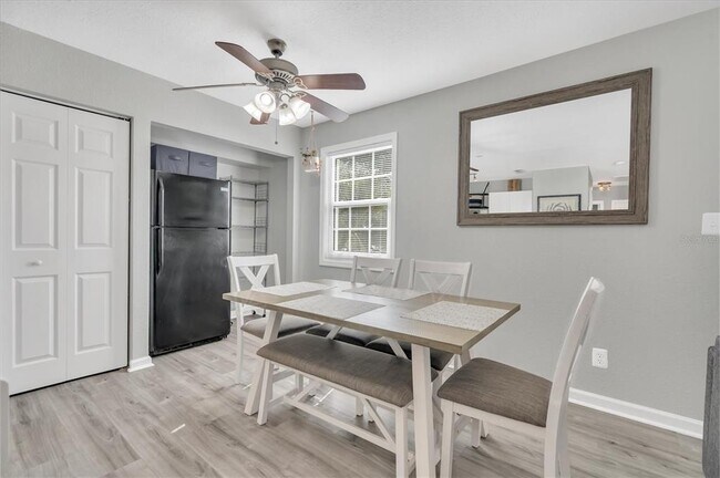 Building Photo - 102 Pompano Dr SE