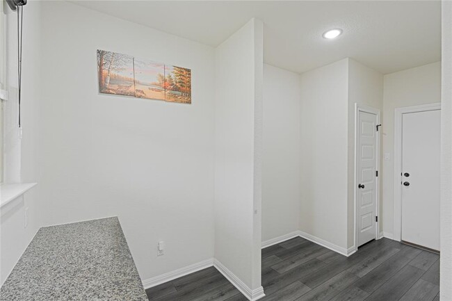 Building Photo - 224 Bella Luna Way