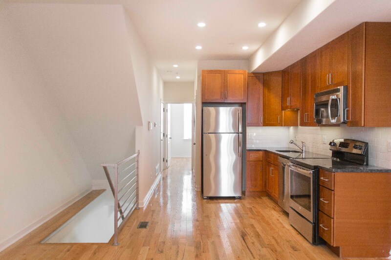 Building Photo - 702 S 20th St