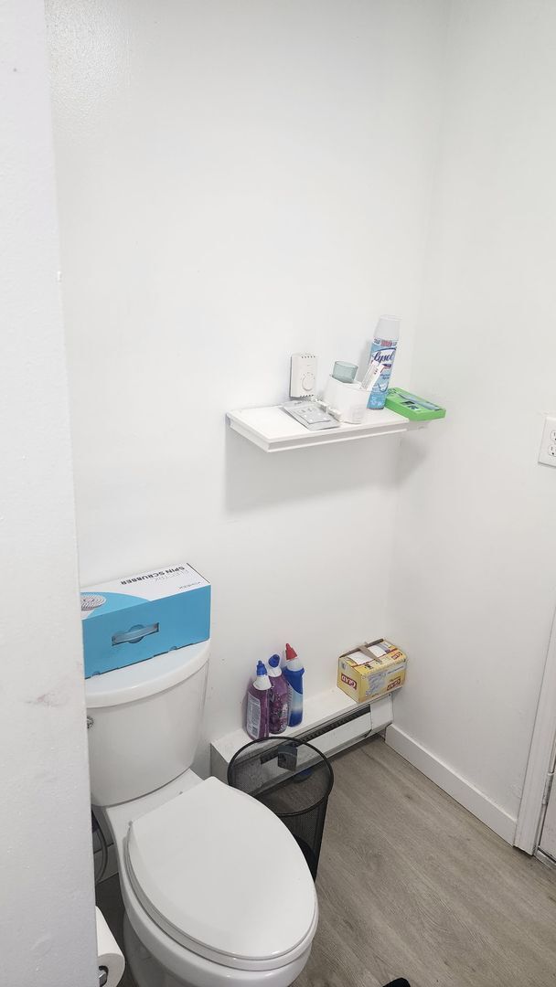 Building Photo - Renovated 4-Bedroom Single-Level Home in Quiet Kent Central Location