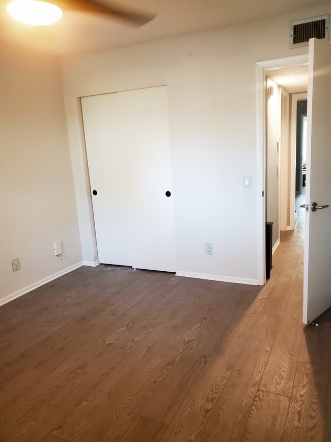 Second Bedroom - 2416 Wrld Pkwy Blvd