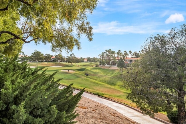 Building Photo - Charming Guard-Gated Southwest Las Vegas Townhome with Fireplace & Golf Course Views!