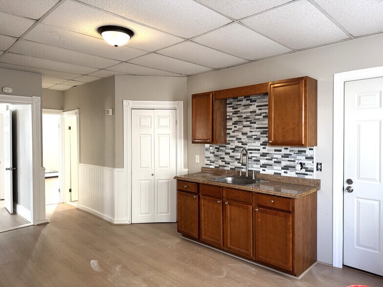 Building Photo - 580 Park Ave