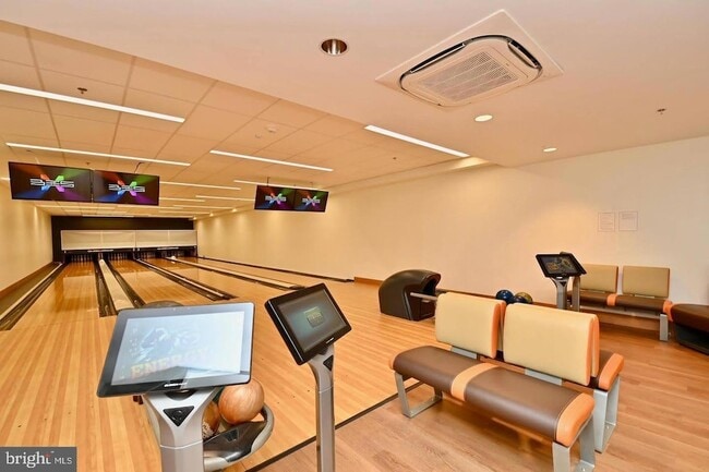 Building Photo - 5901 Mt Eagle Dr