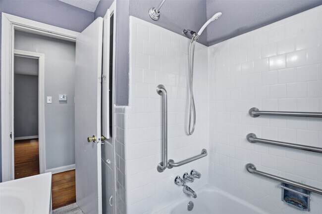 Building Photo - 3917 Anita St