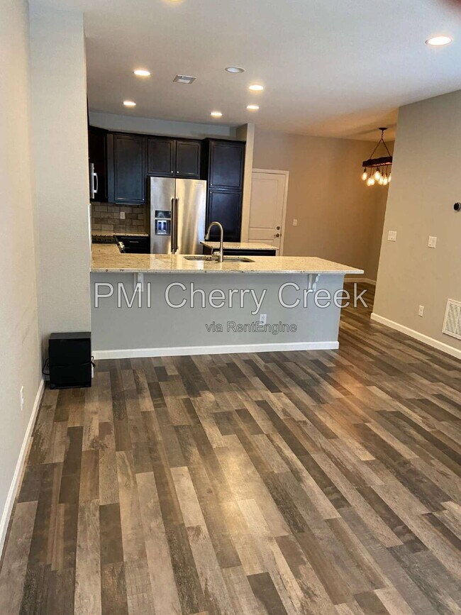 Building Photo - 9008 E Caley Way