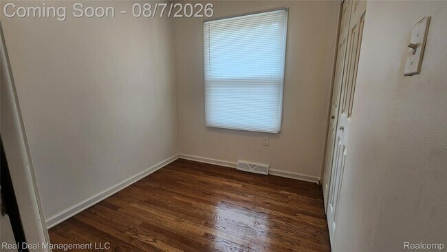 Building Photo - 553 S Stirling