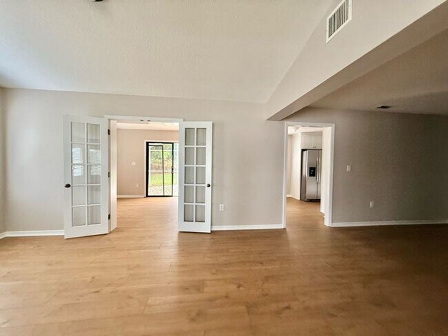Building Photo - Large and Stunning 2700sqft Newly Renovated 3BR 3BTH!