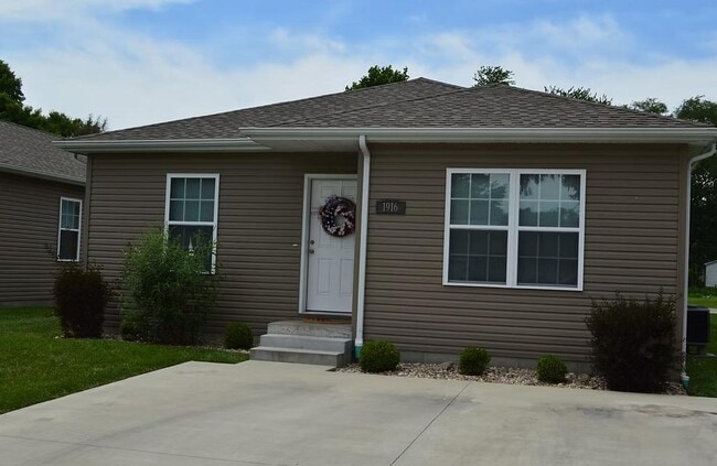 Building Photo - 1916 S 18th St