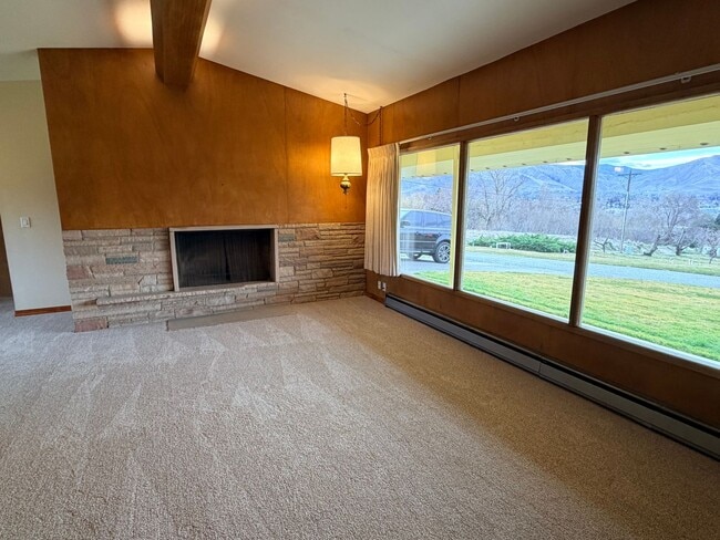 Building Photo - Country like setting! Spacious 3+ bed/ 1.5 bath house with garage, large yard, private deck and a...