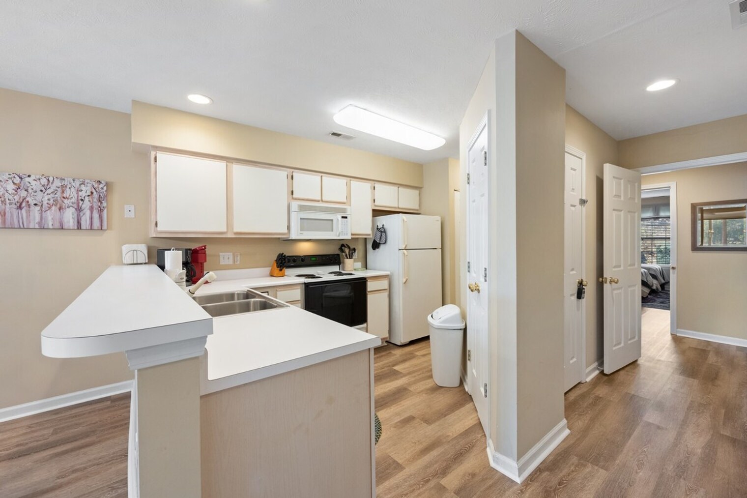 Building Photo - 270 Pinehurst Ln