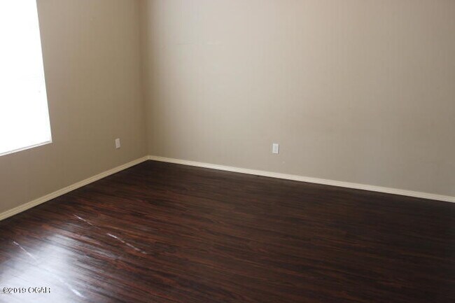 Building Photo - 5046 Raintree Cir