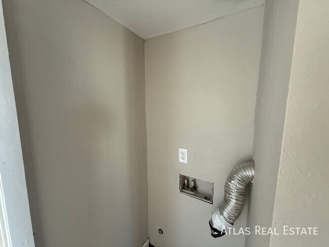 Building Photo - 1741 W Desert Cove Ave