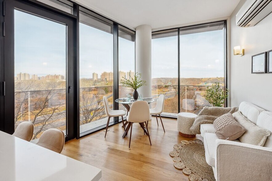 Building Photo - 1890 Pelham Pky