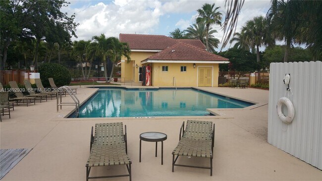 Building Photo - 7640 Westwood Dr