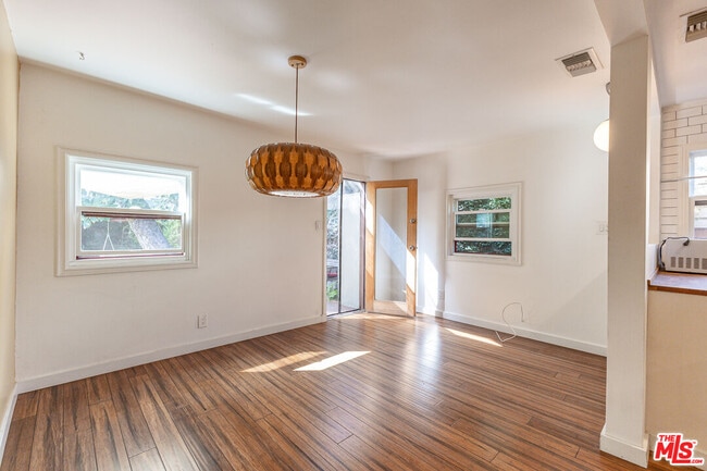 Building Photo - 3418 Greensward Rd