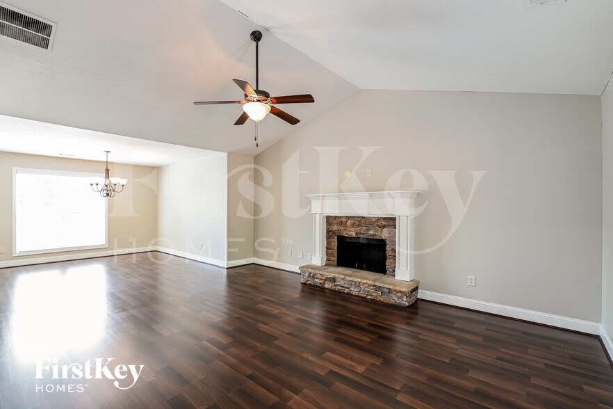 Building Photo - 1417 Greenridge Way