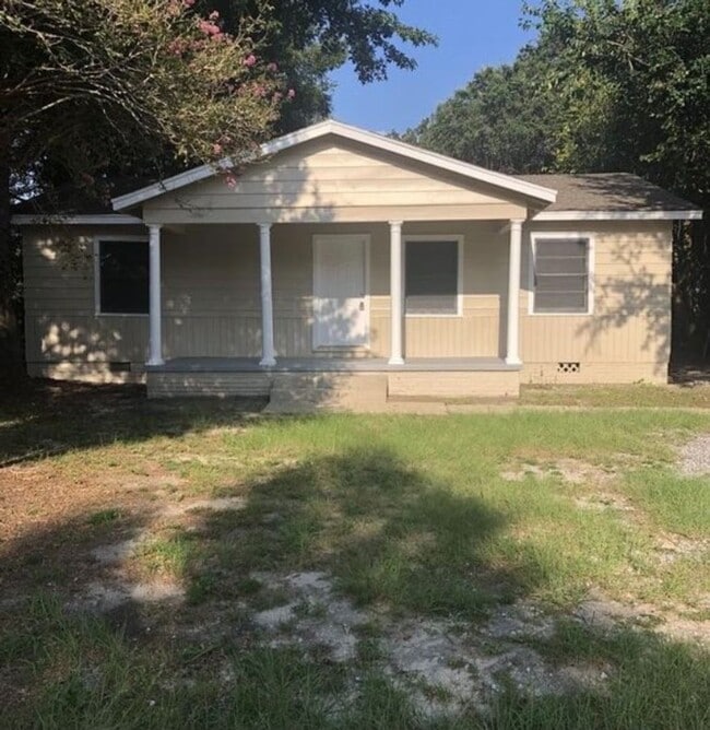 Building Photo - Biloxi 3 Bedroom