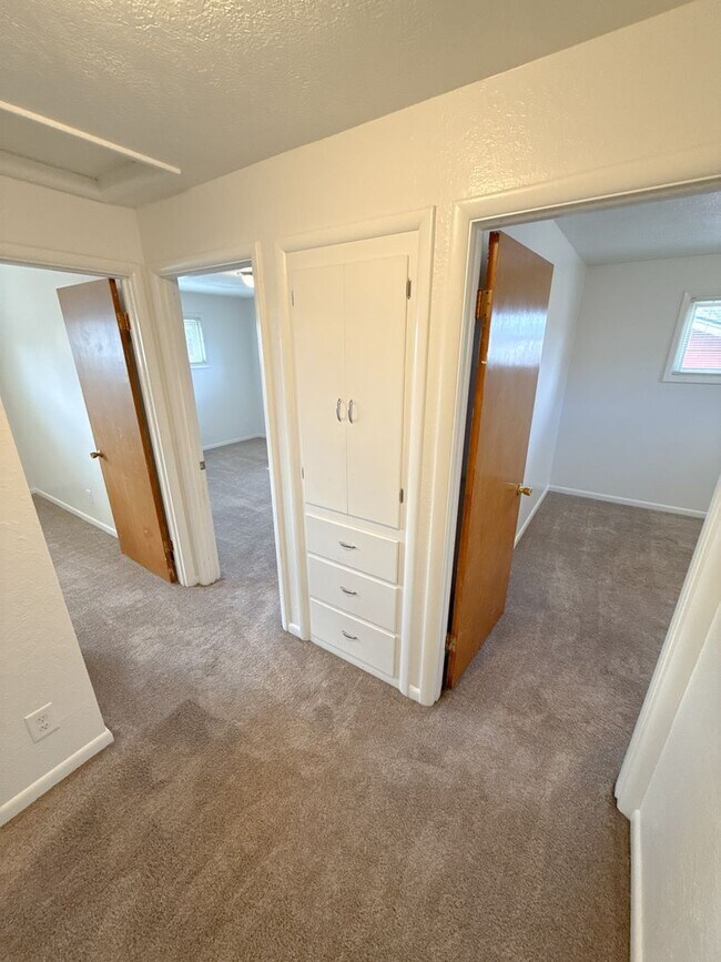 Building Photo - 3 Bedroom, 1.5 Bath House in Pacific Terrace neighborhood