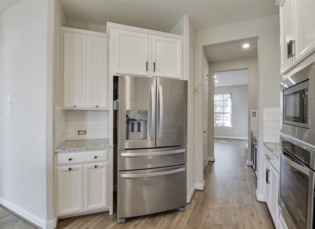 Building Photo - 4042 Steep Woods Dr