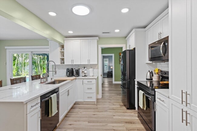 Building Photo - 12139 Big Cone Ct