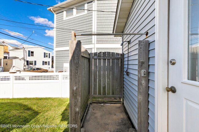 Building Photo - 1211 Ocean Ave N